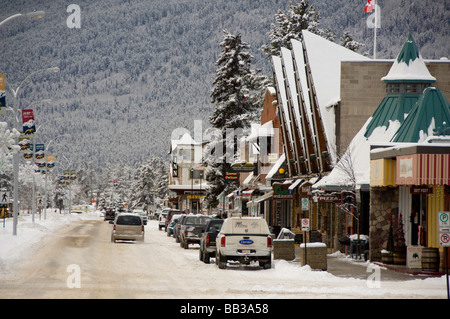 Kanada, Alberta, Jasper, Jasper NP. Die Innenstadt von Jasper im Winter. Stockfoto