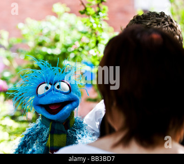 Ein Zeichen aus der Gluvets Marionette Gruppe. Stockfoto