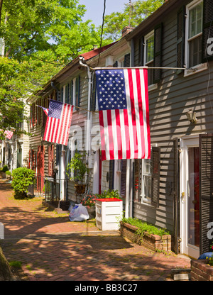 ALEXANDRIA VIRGINIA USA historische Häuser und Flaggen Stockfoto