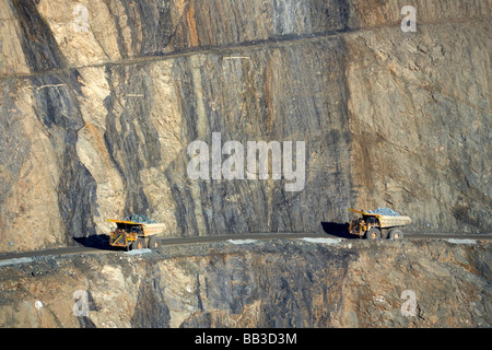 Lastwagen mit gold Lager Rock aus der "Super-Grube" öffnen Sie Schnitt Goldmine in Goldfields Kalgoorlie-Boulder Western Australia. Stockfoto