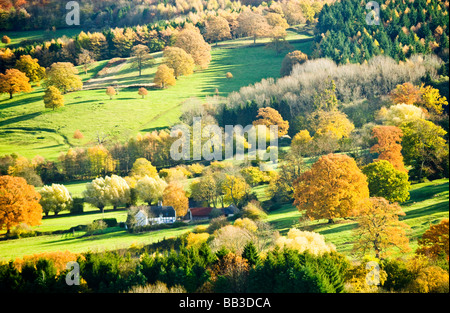 Herbstliche Ansicht über die Cotswold-Landschaft in Gloucestershire, England UK Stockfoto