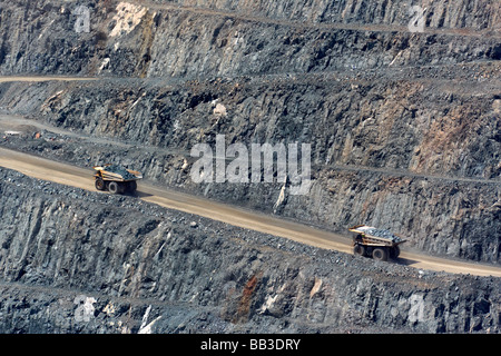 Lastwagen mit gold Lager Rock aus der "Super-Grube" öffnen Sie Schnitt Goldmine in Goldfields Kalgoorlie-Boulder Western Australia. Stockfoto