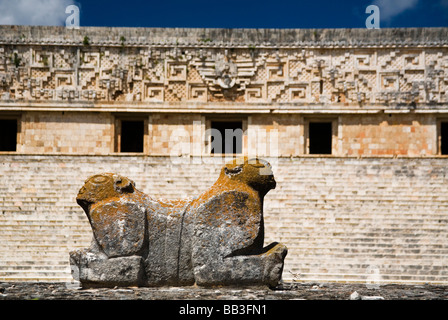 Mexiko, Yucatan, Uxmal. Uxmal, eine große präkolumbische Ruinenstadt der Maya-Zivilisation in den Bundesstaat Yucatan, Mexiko. Stockfoto