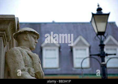 Detail der britischen Krieg Denkmal zeigt Skulpturen ersten Weltkrieg Soldat, Richmond nach Themse, Surrey, england Stockfoto