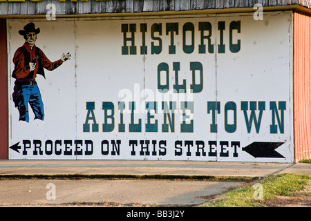 USA, Kansas, Abilene. Eine gemalten Zeichen leitet die Besucher in die historische Altstadt Abilene. Stockfoto
