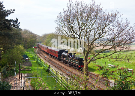 Ein "Dampflokomotive" sitzt am "Weybourne Station" auf der "North Norfolk Railway" bekannt als "The Poppy Line" East Anglia, Großbritannien Stockfoto