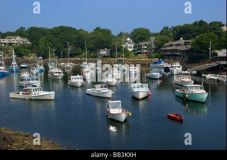 USA, New England, Maine, Ogunquit, Boote vertäut im Perkins Cove Stockfoto