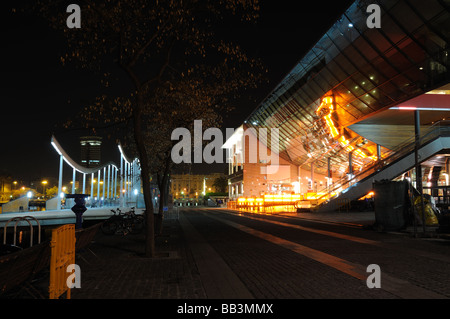 Maremagnum in Barcelona bei Nacht Stockfoto