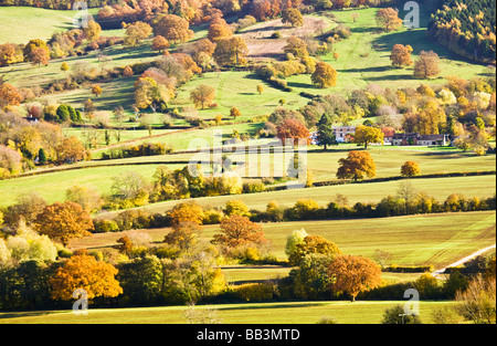 Herbstliche Ansicht über die Cotswold-Landschaft in Gloucestershire, England UK Stockfoto