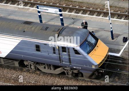 Ariel Blick auf den Bahnhof in Doncaster mit Plattformen, Track und Züge Stockfoto