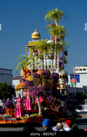 Kalifornien, Pasadena. 2009 Turnier der Rosen, Rose Parade. Bollywood-Träume schweben. Stockfoto