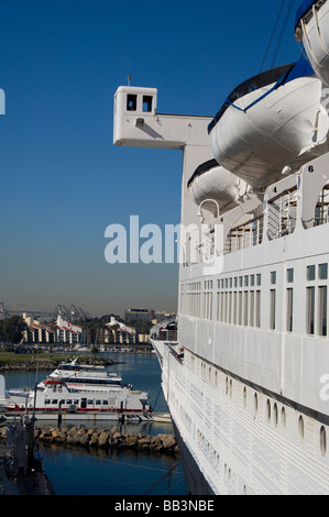 Long Beach, California Queen Mary. Eines der größten Passagierschiffe gebaut, jetzt dauerhaft festgemachten in Long Beach Harbor Stockfoto