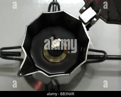 MOCA: Italienisch traditionell über dem Ofen Kaffee Maker. Stockfoto