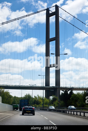 Fahren auf der Autobahn A63 Route Ost in Richtung Hull England UK mit der Nordseite des Humber-Hängebrücke im Blick