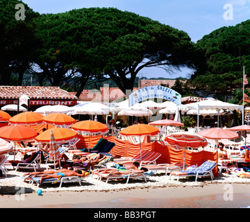 Der Strand von Saint Tropez Pampelonne Süden von Frankreich EU FR FRA Frankreich Provence Alpes Côte d Azur Departement Var Saint Tropez Stockfoto