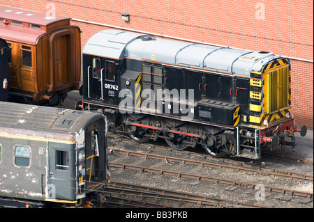 Ariel Blick auf den Bahnhof in Doncaster mit Plattformen, Track und Züge Stockfoto