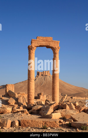 Die Zitadelle in Palmyyra gesehen, obwohl ein Torbogen, Syrien Stockfoto