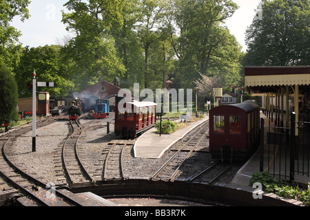 Schmalspur-Dampfeisenbahn eine Attraktion in Longleat, Warminster, England, Großbritannien Stockfoto