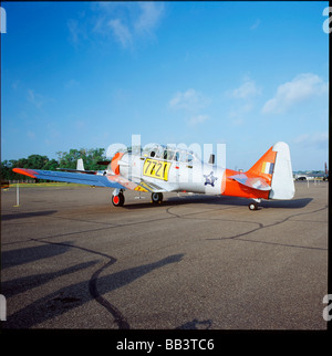 AT-6 SNJ Harvard Flugzeug im Feld Fleming, St. Paul, Minnesota Stockfoto