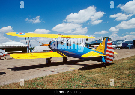 Boelng Stearman PT-17 Doppeldecker bietet Fahrten im CAF Air Show Stockfoto