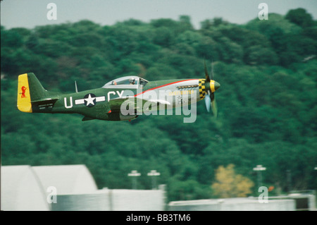 North American p-51 D Mustang, Gunfighter fliegen über Holman Field, St. Paul Stockfoto