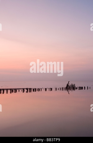 Blythburgh Mündung im Morgengrauen auf einem kalten Nebel und frostigen Morgen in Suffolk Stockfoto