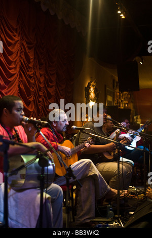 Samba Musiker Moacyr Luz Band im Rio Scenarium Club im Stadtteil Lapa, Rio De Janeiro, Brasilien. Stockfoto