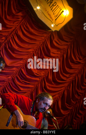 Samba Musiker Moacyr Luz im Rio Scenarium Club im Stadtteil Lapa, Rio De Janeiro, Brasilien. Stockfoto