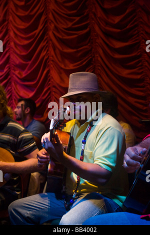 Samba Musiker Moacyr Luz Band im Rio Scenarium Club im Stadtteil Lapa, Rio De Janeiro, Brasilien. Stockfoto