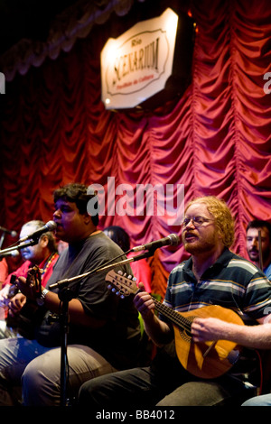 Mandolinenspieler Moacyr Luz-Samba-Band im Rio Scenarium Club im Stadtteil Lapa, Rio De Janeiro, Brasilien. Stockfoto