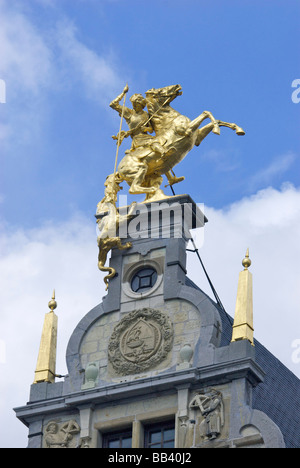 Europa, Belgien, Flandern, Provinz Antwerpen, Antwerpen, Zunfthäuser in Grote Markt, St. Georg und der Drache Stockfoto