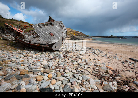 Reste von einem alten Holzboot auf die Ufer der Talmine-Bucht in der Nähe von Kyle of Tongue Sutherland nördlichen Schottland Großbritannien UK Stockfoto