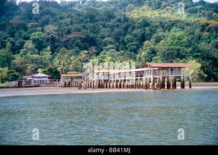 Pier auf der Halbinsel Sierpe Fluss Osa Costa Rica Stockfoto