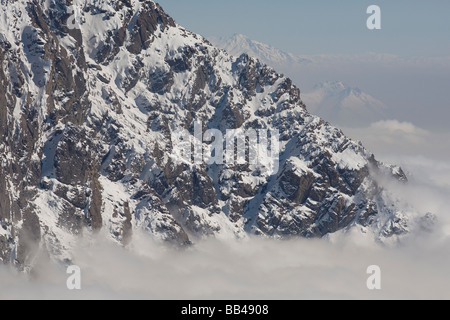 Schneebedeckte Albroz Bergen nördlich von Teheran, Iran. Stockfoto