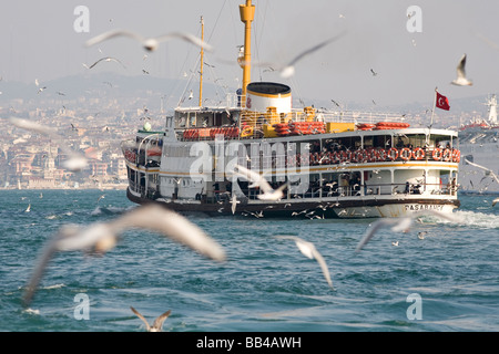 Fähre Schiff zur asiatischen Seite von Istanbul in der Türkei. Stockfoto