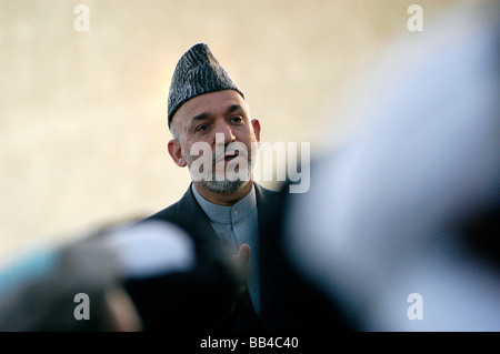 Der Interimspräsident Hamid Karzai. Stockfoto