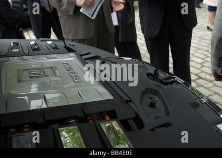 General Motors zeigt Chevrolet Equinox-Wasserstoff-Brennstoffzellen-Fahrzeuge in NY City Hall Stockfoto