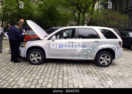 General Motors zeigt Chevrolet Equinox-Wasserstoff-Brennstoffzellen-Fahrzeuge in NY City Hall Stockfoto