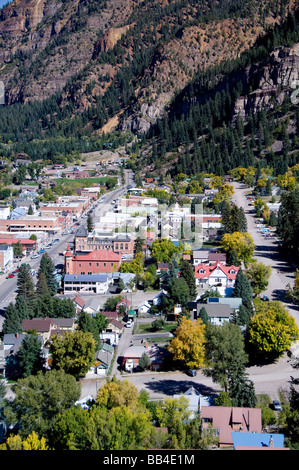 Colorado US Highway 550 Ouray. San Juan Skyway Colorado erste scenic Byway. Aussichtspunkt mit Übersicht der historischen Bergbaustadt. Stockfoto