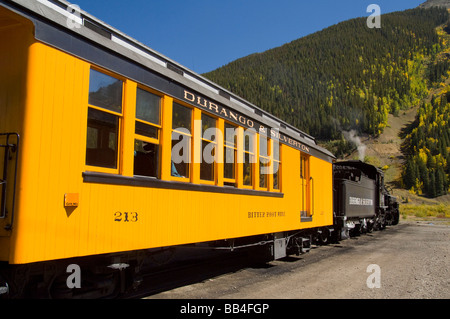 Colorado, Silverton. Der Durango & Silverton Narrow Gauge Railroad. Zug am Bahnhof Silverton. Stockfoto