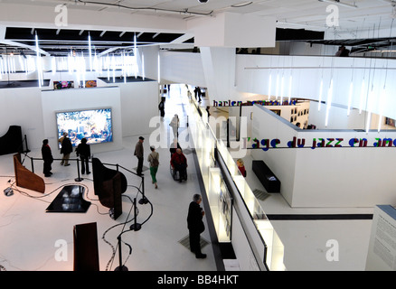 Im Inneren des Quai Branly Museum (MQB) ein neues Museum für Kunst aus indigenen Kulturen; Das Hotel liegt in Paris, Frankreich. Stockfoto