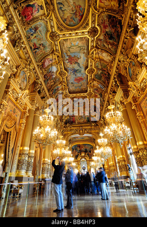 Im Grand Foyer des Palais Garnier, das älteste Opernhaus in Paris, Frankreich. Stockfoto