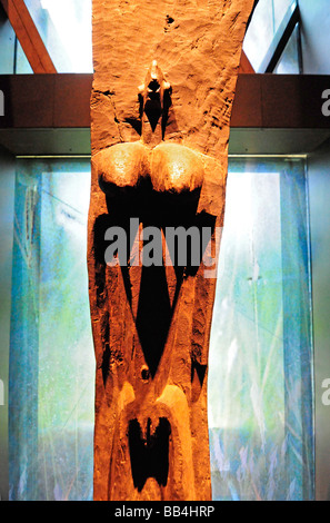 Im Inneren des Quai Branly Museum (MQB) ein neues Museum für Kunst aus indigenen Kulturen; Das Hotel liegt in Paris, Frankreich. Stockfoto