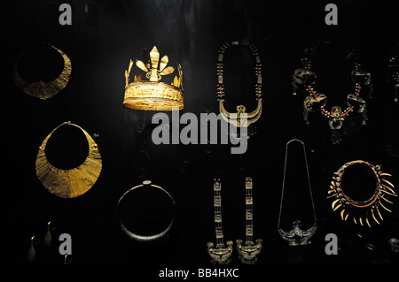 Im Inneren des Quai Branly Museum (MQB) ein neues Museum für Kunst aus indigenen Kulturen; Das Hotel liegt in Paris, Frankreich. Stockfoto