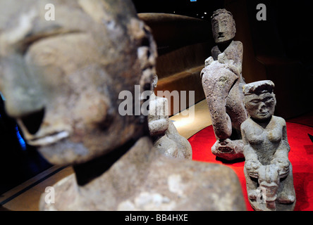 Im Inneren des Quai Branly Museum (MQB) ein neues Museum für Kunst aus indigenen Kulturen; Das Hotel liegt in Paris, Frankreich. Stockfoto