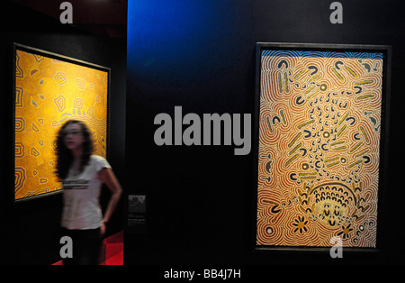 Im Inneren des Quai Branly Museum (MQB) ein neues Museum für Kunst aus indigenen Kulturen; Das Hotel liegt in Paris, Frankreich. Stockfoto