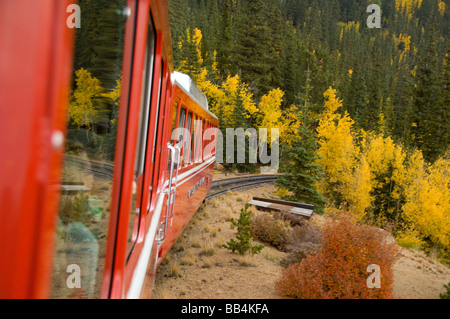 Colorado, Colorado Springs, Manitou Springs. Pikes Peak Cog Railway. Ansichten aus dem Zug. Eigentum freigegeben. Stockfoto