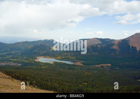 Colorado, Colorado Springs. Pikes Peak Cog Railway. Ansichten aus dem Zug, Bergsee. Eigentum freigegeben. Stockfoto