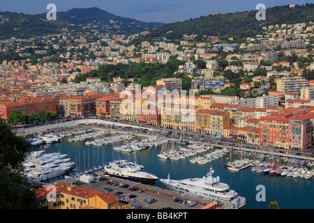 Port du Nice (Nizza Hafen) in La Colline du Chateau in Nizza, Frankreich von oben gesehen Stockfoto