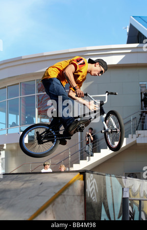 BMX-Biker-Sprung. Stockfoto